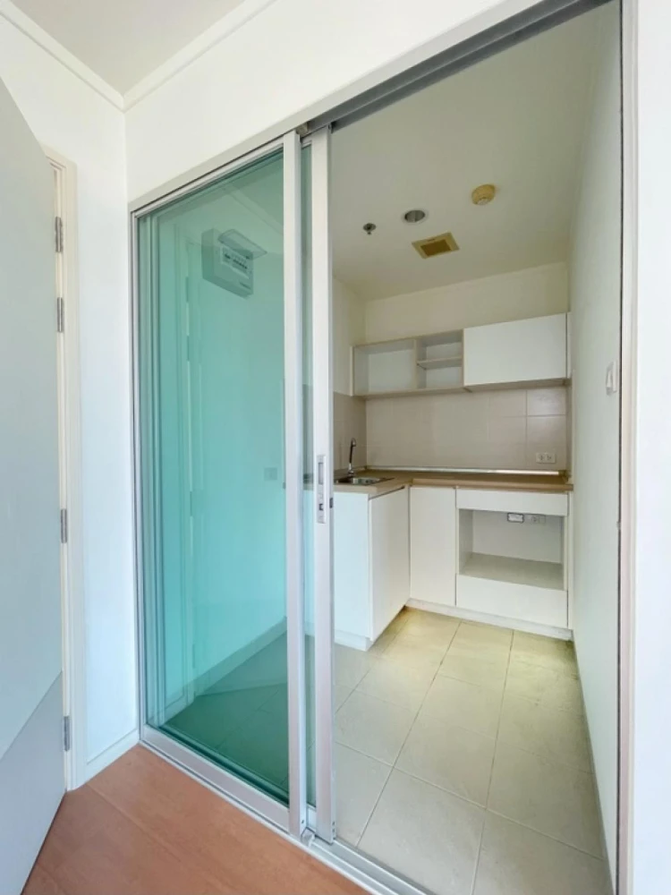 For sale: Lumpini Park Rattanathibet-Ngamwongwan, 10th floor, corner room. Interested in buying? Urgent!