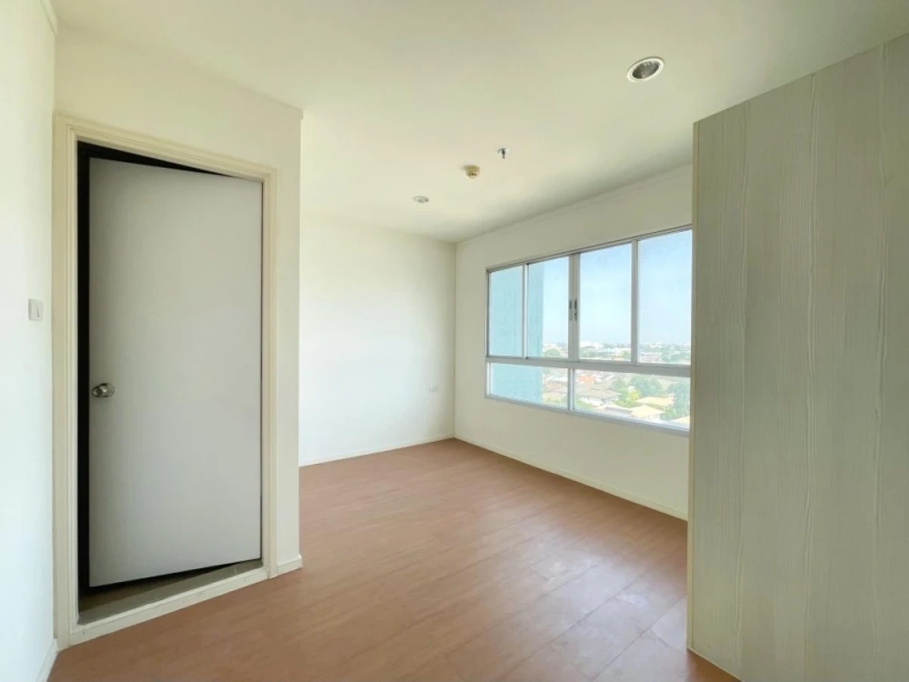 For sale: Lumpini Park Rattanathibet-Ngamwongwan, 10th floor, corner room. Interested in buying? Urgent!