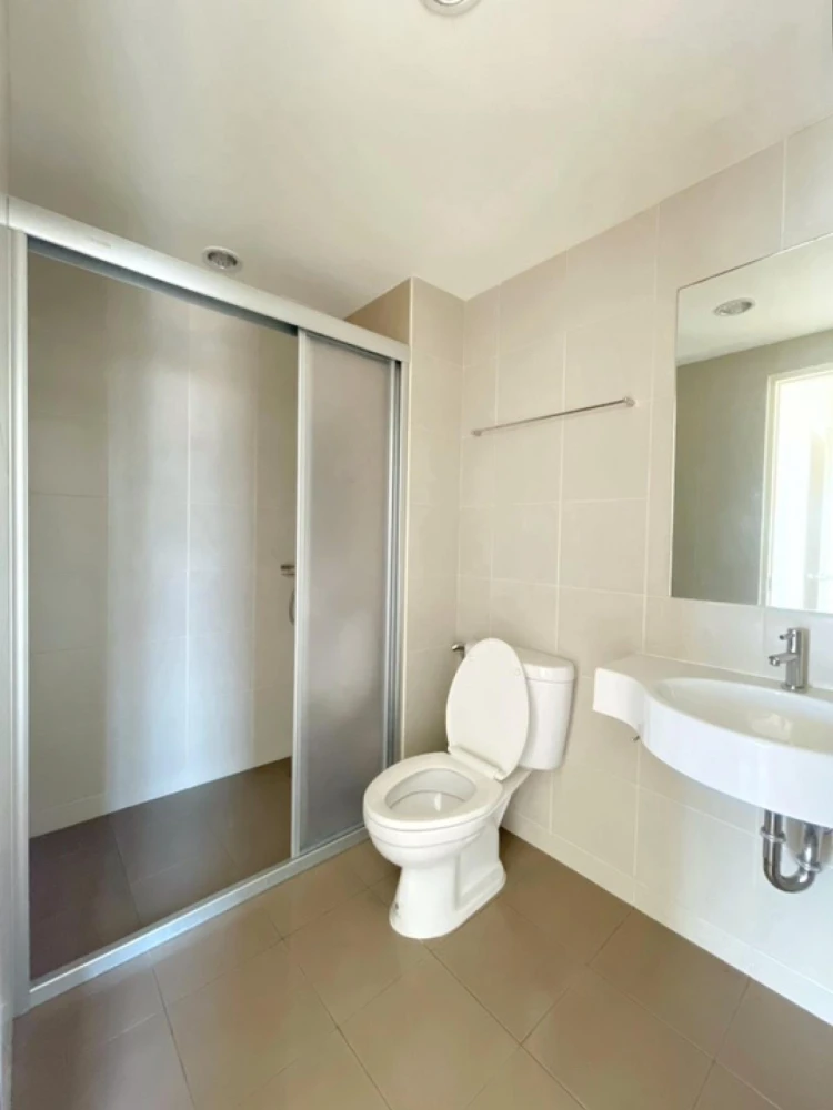 For sale: Lumpini Park Rattanathibet-Ngamwongwan, 10th floor, corner room. Interested in buying? Urgent!