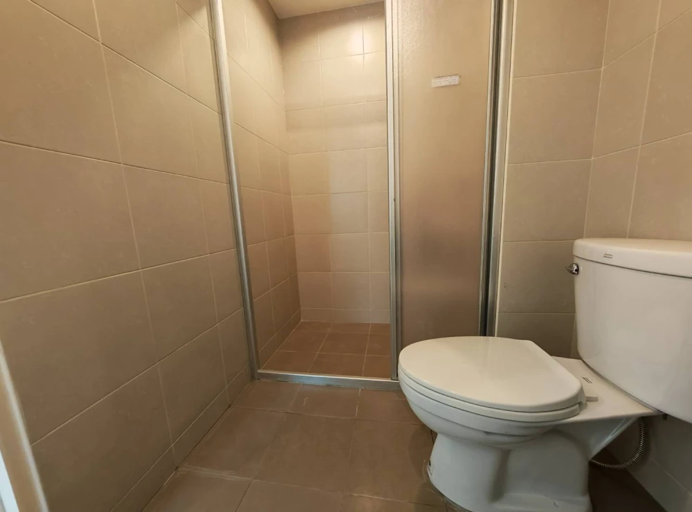 Selling a high-floor unit at Lumpini Park Rattanathibet-Ngamwongwan. Nice, breezy, spacious and comfortable. Book now!