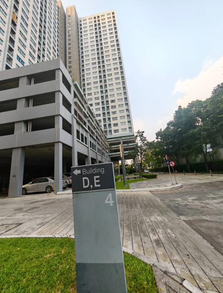 Selling a high-floor unit at Lumpini Park Rattanathibet-Ngamwongwan. Nice, breezy, spacious and comfortable. Book now!