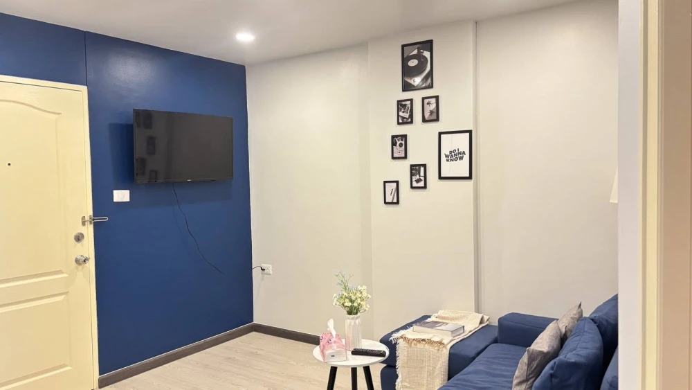 Selling a beautifully decorated, fully furnished condo at Lumpini Park Rattanathibet-Ngamwongwan. Prime location. Don't miss out!