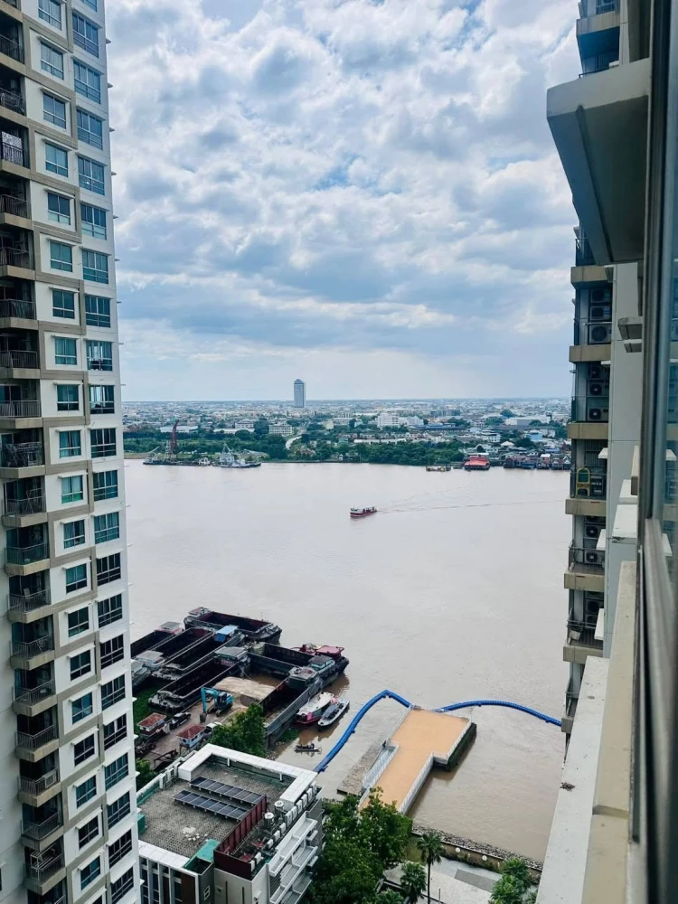 Selling Lumpini Park Riverside - Rama 3, 1 bedroom, 1 bathroom unit with high-quality built-in furniture. Book now!