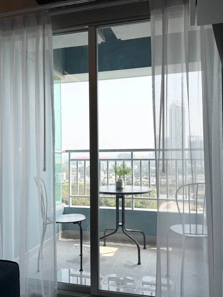 Selling a 1-bedroom unit at Lumpini Parkbeach Jomtien, 14th floor. The interior is decorated in a coordinated style and fully furnished. Book now!