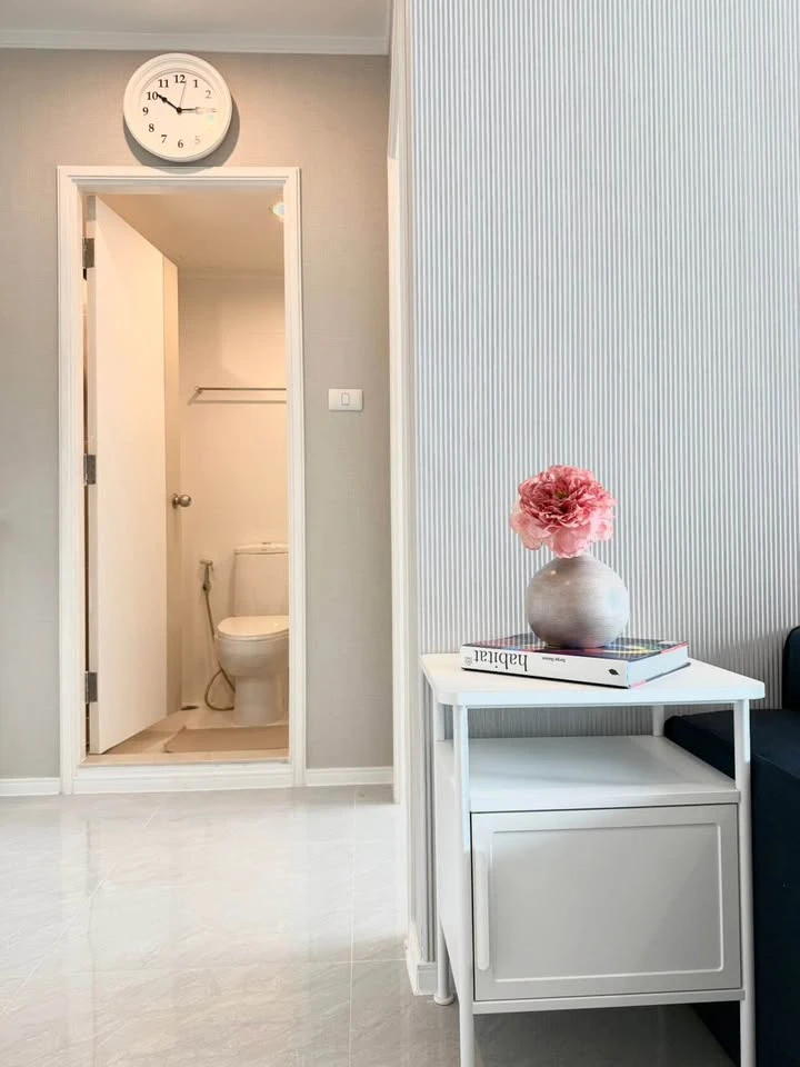 Selling a 1-bedroom unit at Lumpini Parkbeach Jomtien, 14th floor. The interior is decorated in a coordinated style and fully furnished. Book now!