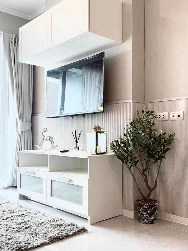 Selling a 1-bedroom unit at Lumpini Parkbeach Jomtien, 14th floor. The interior is decorated in a coordinated style and fully furnished. Book now!
