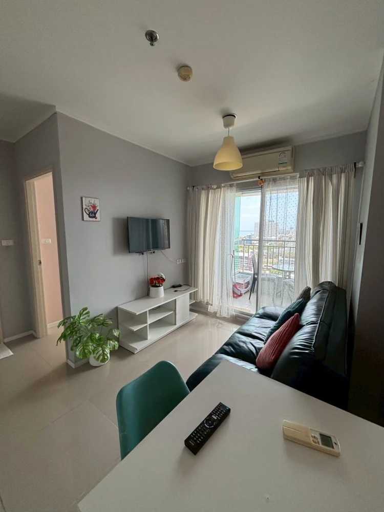 Selling a unit at Lumpini Park Beach Jomtien, 21st floor. Enjoy stunning sea and city views from a high vantage point. Don't miss out!
