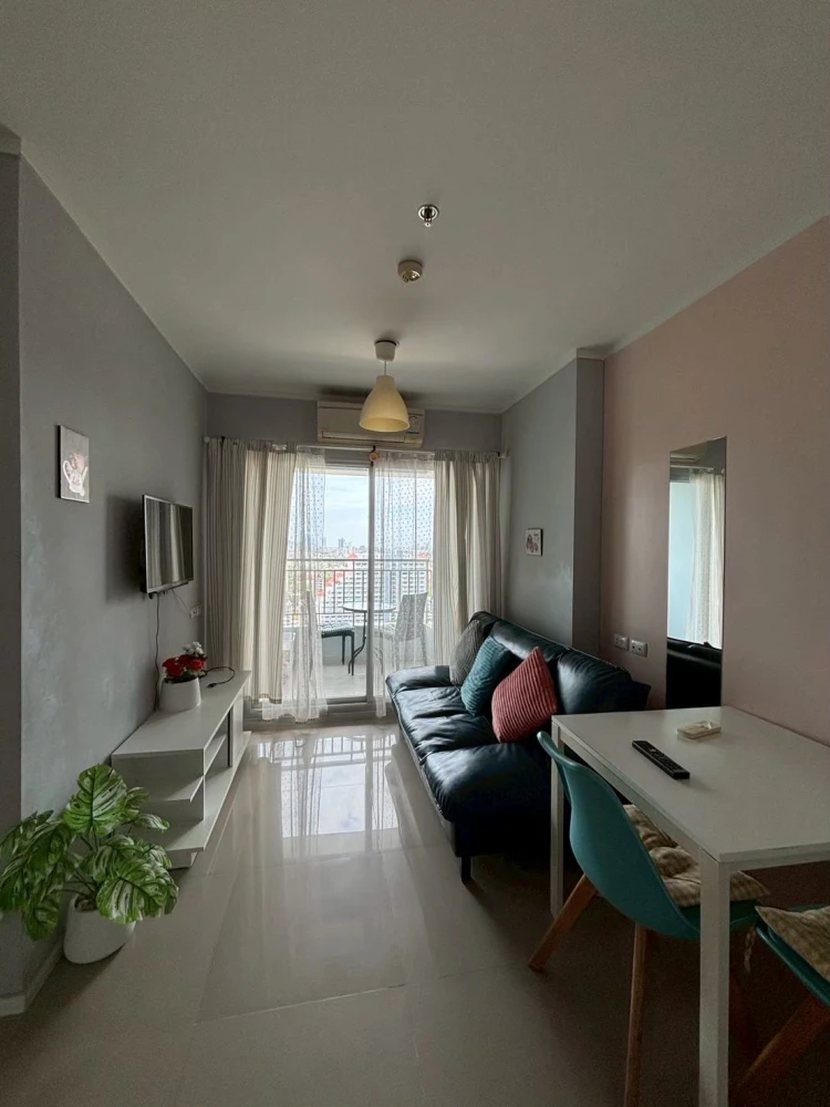 Selling a unit at Lumpini Park Beach Jomtien, 21st floor. Enjoy stunning sea and city views from a high vantage point. Don't miss out!