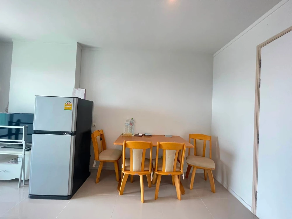 Selling a fully furnished, ready-to-move-in unit at Lumpini Parkbeach Jomtien, 24th floor. Interested buyers should reserve now!
