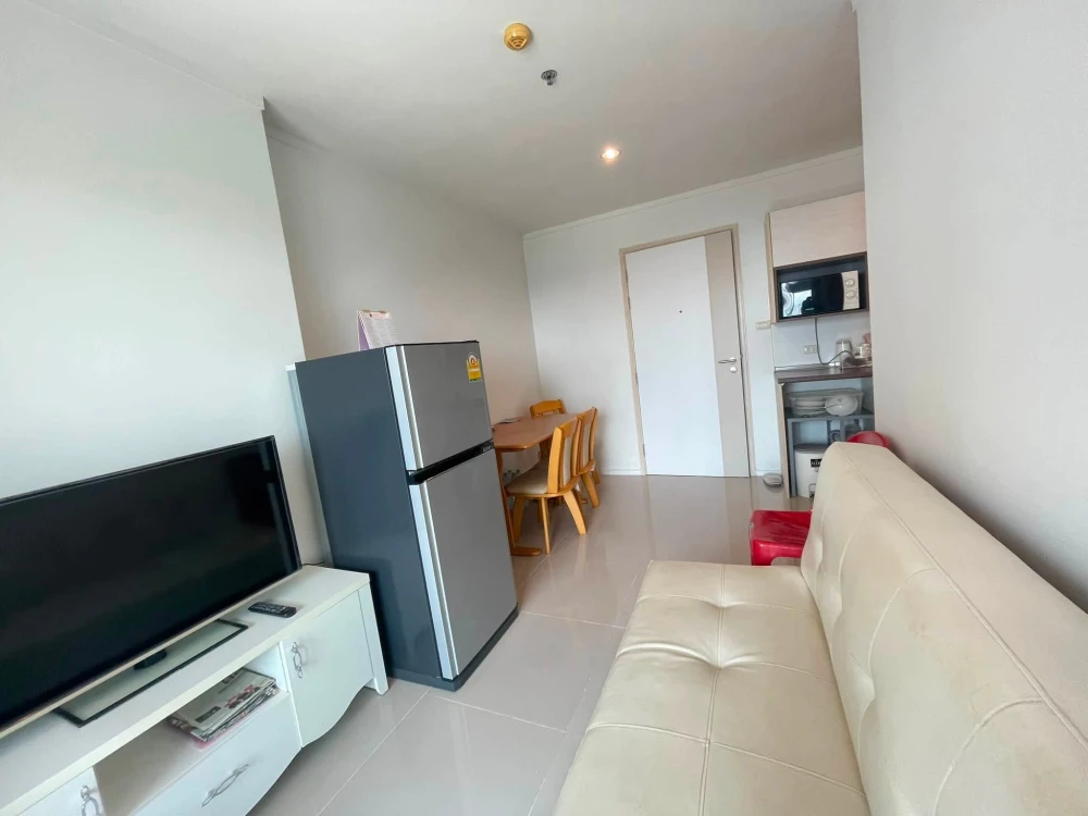 Selling a fully furnished, ready-to-move-in unit at Lumpini Parkbeach Jomtien, 24th floor. Interested buyers should reserve now!