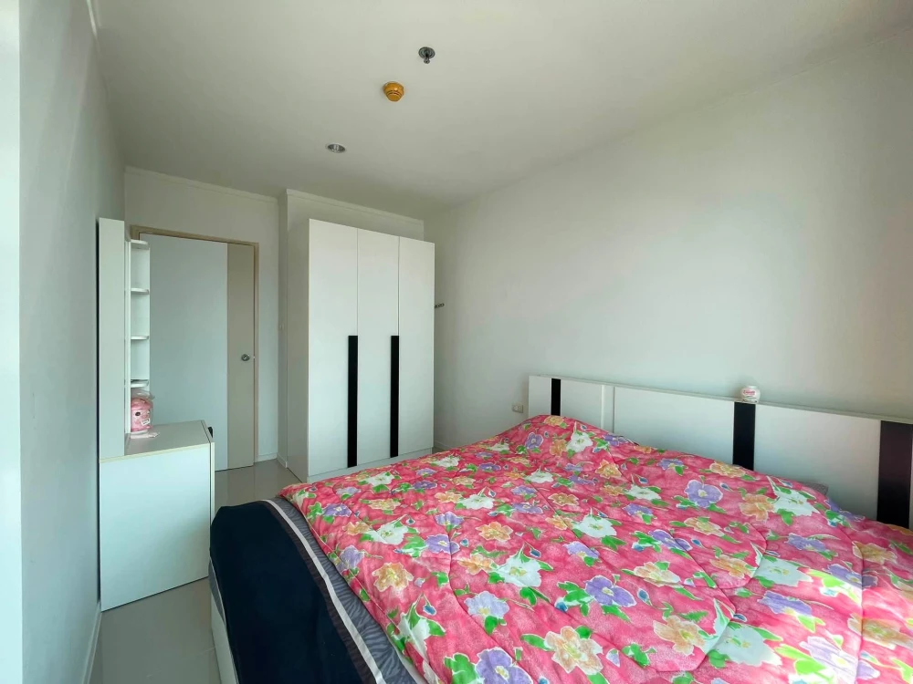 Selling a fully furnished, ready-to-move-in unit at Lumpini Parkbeach Jomtien, 24th floor. Interested buyers should reserve now!