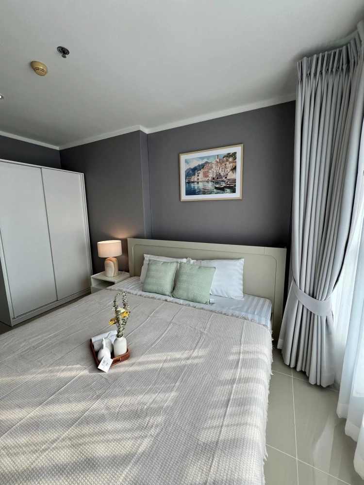 Selling a lovely condo at Lumpini Parkbeach Jomtien. Fully furnished and equipped with all amenities. Book now!
