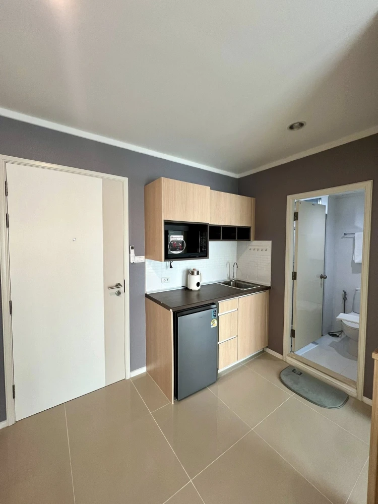 Selling a lovely condo at Lumpini Parkbeach Jomtien. Fully furnished and equipped with all amenities. Book now!