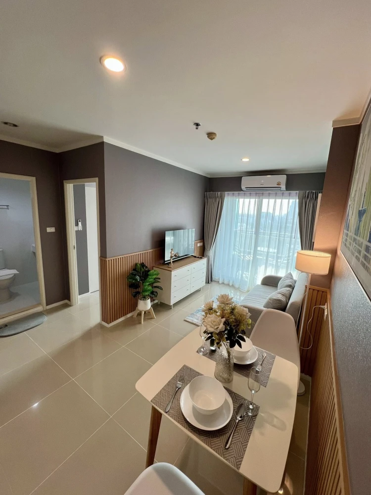 Selling a lovely condo at Lumpini Parkbeach Jomtien. Fully furnished and equipped with all amenities. Book now!
