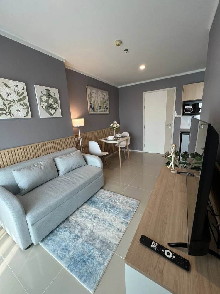 Selling a lovely condo at Lumpini Parkbeach Jomtien. Fully furnished and equipped with all amenities. Book now!