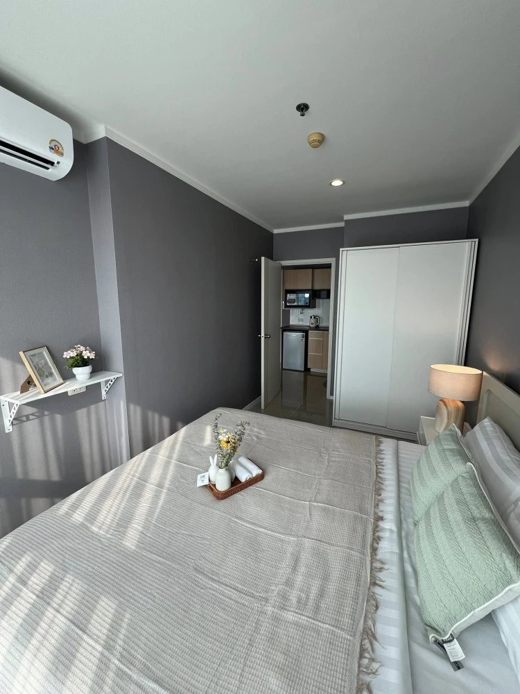 Selling a lovely condo at Lumpini Parkbeach Jomtien. Fully furnished and equipped with all amenities. Book now!