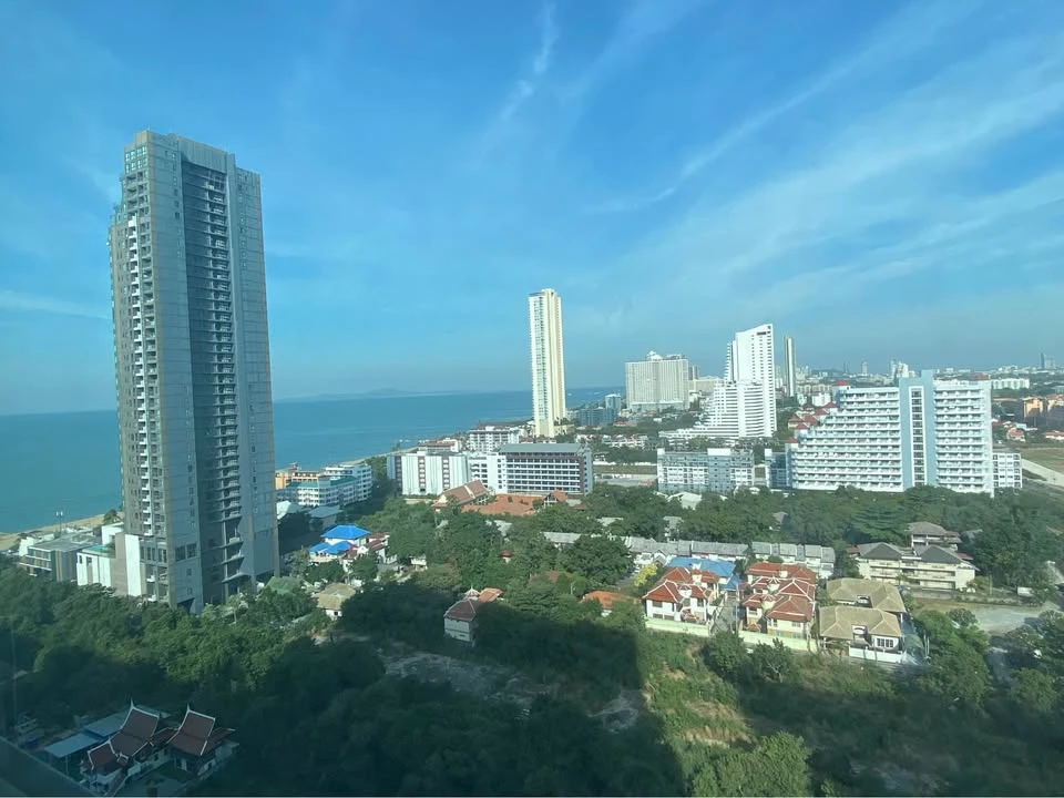 Selling a studio room at Lumpini Parkbeach Jomtien. Great location, beautiful view, fully furnished. Don't miss out on this amazing deal!