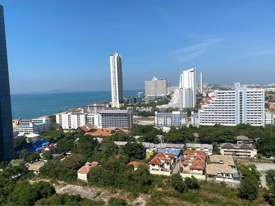 Selling a studio room at Lumpini Parkbeach Jomtien. Great location, beautiful view, fully furnished. Don't miss out on this amazing deal!