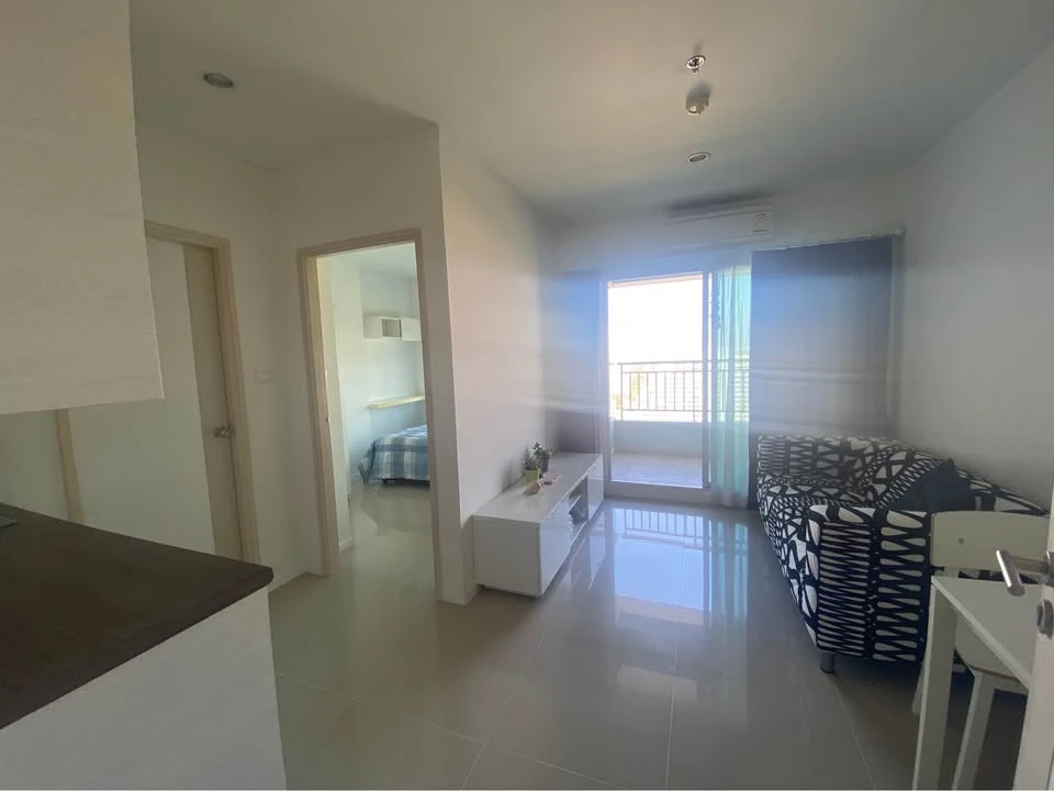 Selling a studio room at Lumpini Parkbeach Jomtien. Great location, beautiful view, fully furnished. Don't miss out on this amazing deal!