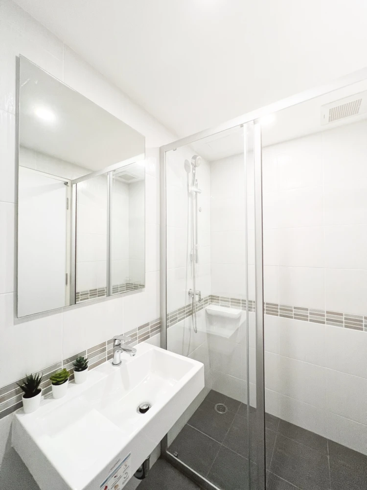 For sale: Lumpini Place Bangna Km.3, a nice room on the 6th floor, comes with complete furniture and appliances. Reserve now!