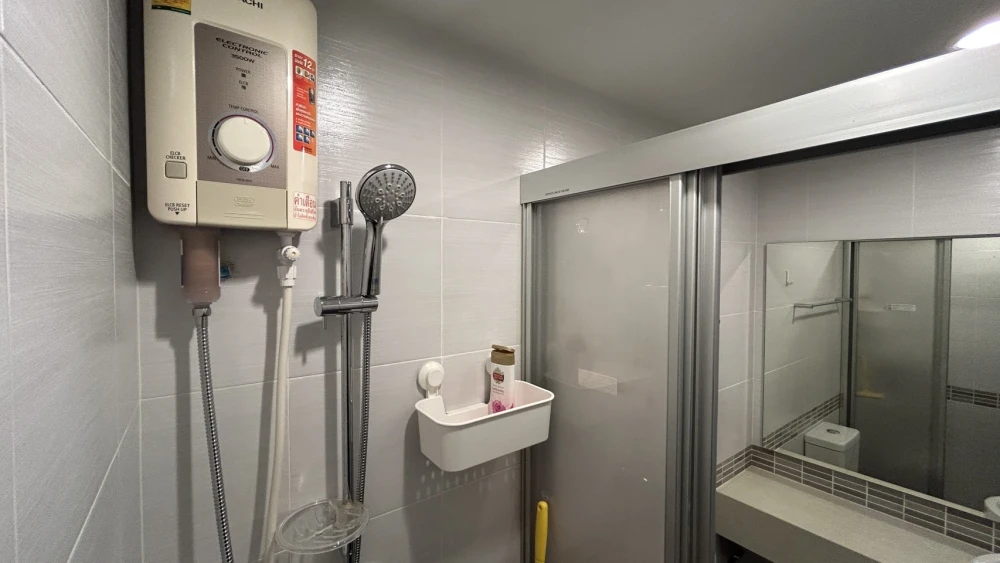 Selling Lumpini Place Borom Ratchachonni–Pinklao, 1 bedroom, 1 bathroom, fully furnished, beautiful view. Don't miss out!