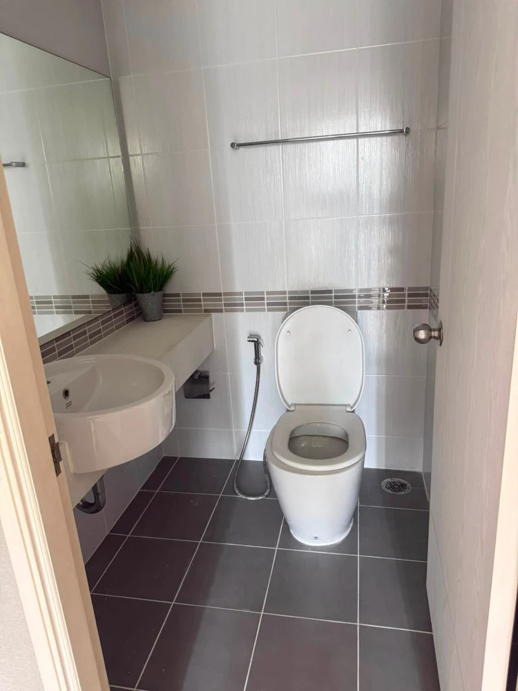 Selling a 7th-floor unit at Lumpini Place Borom Ratchachonni–Pinklao, fully furnished. Book now!