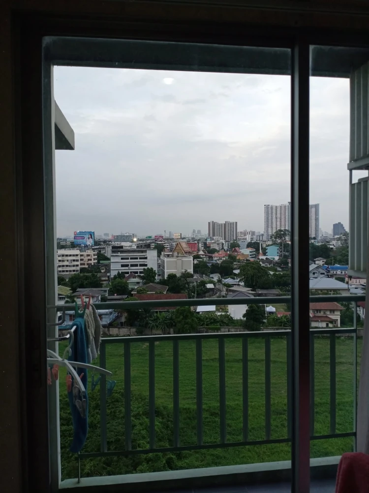 For sale: Lumpini Place Borom Ratchachonni–Pinklao, north-facing room, 9th floor, with excellent wallpaper. Reserve now!