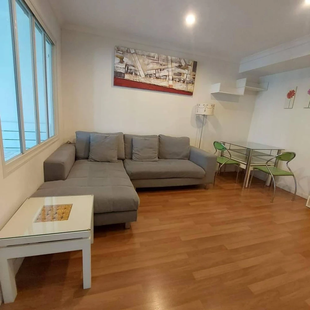 Selling a fully furnished, ready-to-move-in unit at Lumpini Place Narathiwat-Chaophraya, 15th floor. Book now! (Hurry!)