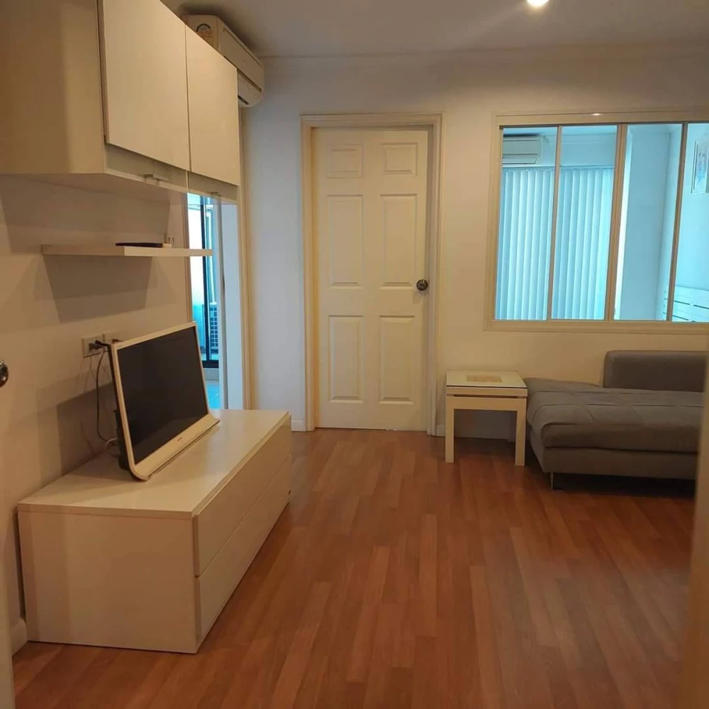 Selling a fully furnished, ready-to-move-in unit at Lumpini Place Narathiwat-Chaophraya, 15th floor. Book now! (Hurry!)