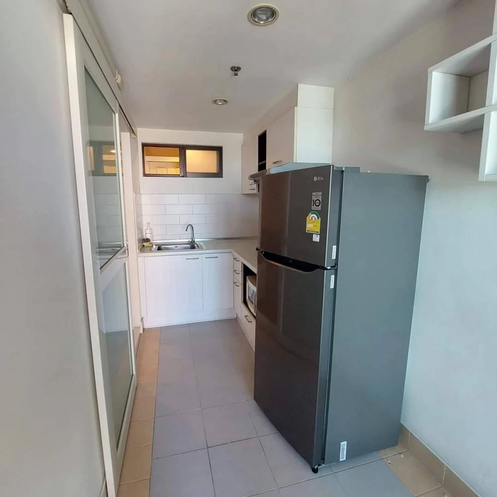 Selling a fully furnished, ready-to-move-in unit at Lumpini Place Narathiwat-Chaophraya, 15th floor. Book now! (Hurry!)