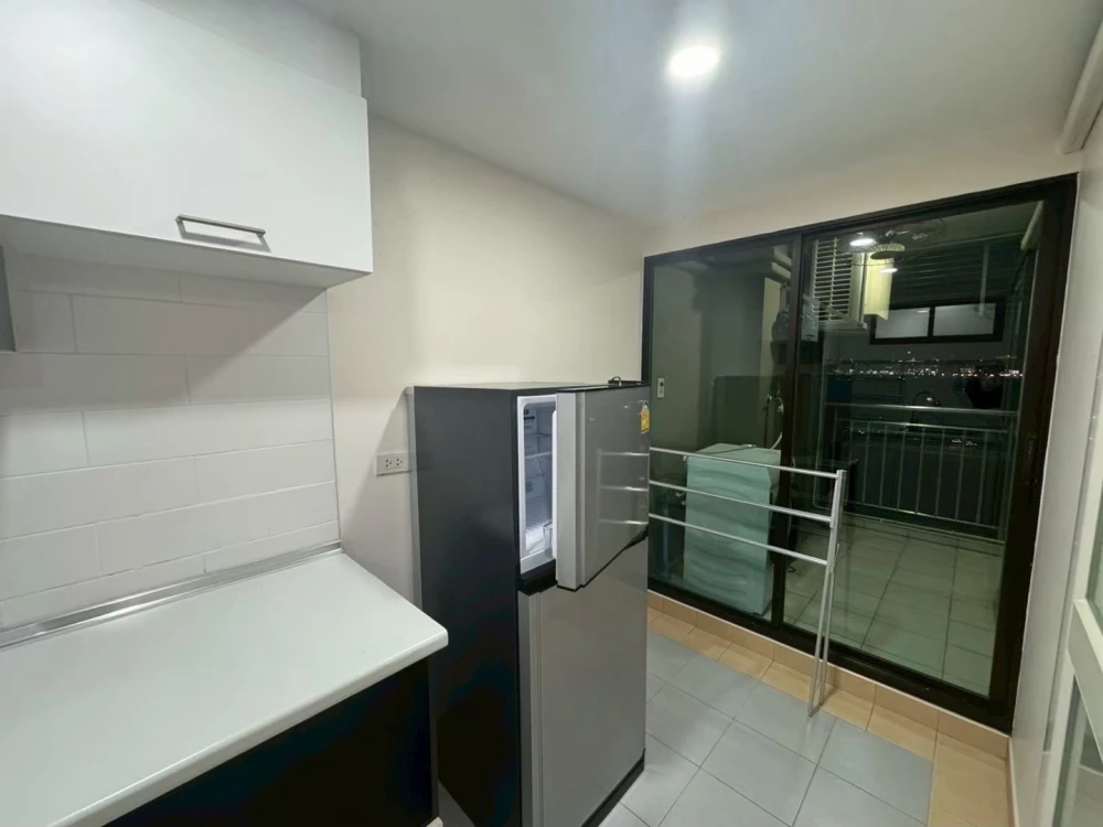 Selling a fully furnished 19th-floor unit at Lumpini Place Narathiwat-Chaophraya. Book now!