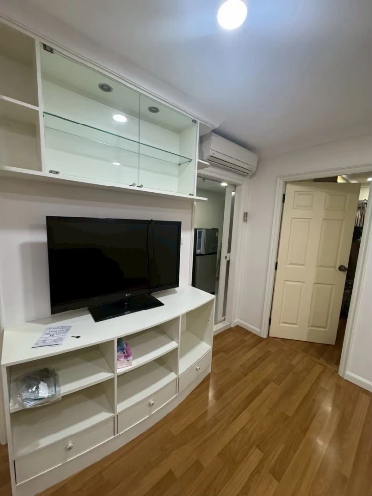 Selling a fully furnished 19th-floor unit at Lumpini Place Narathiwat-Chaophraya. Book now!