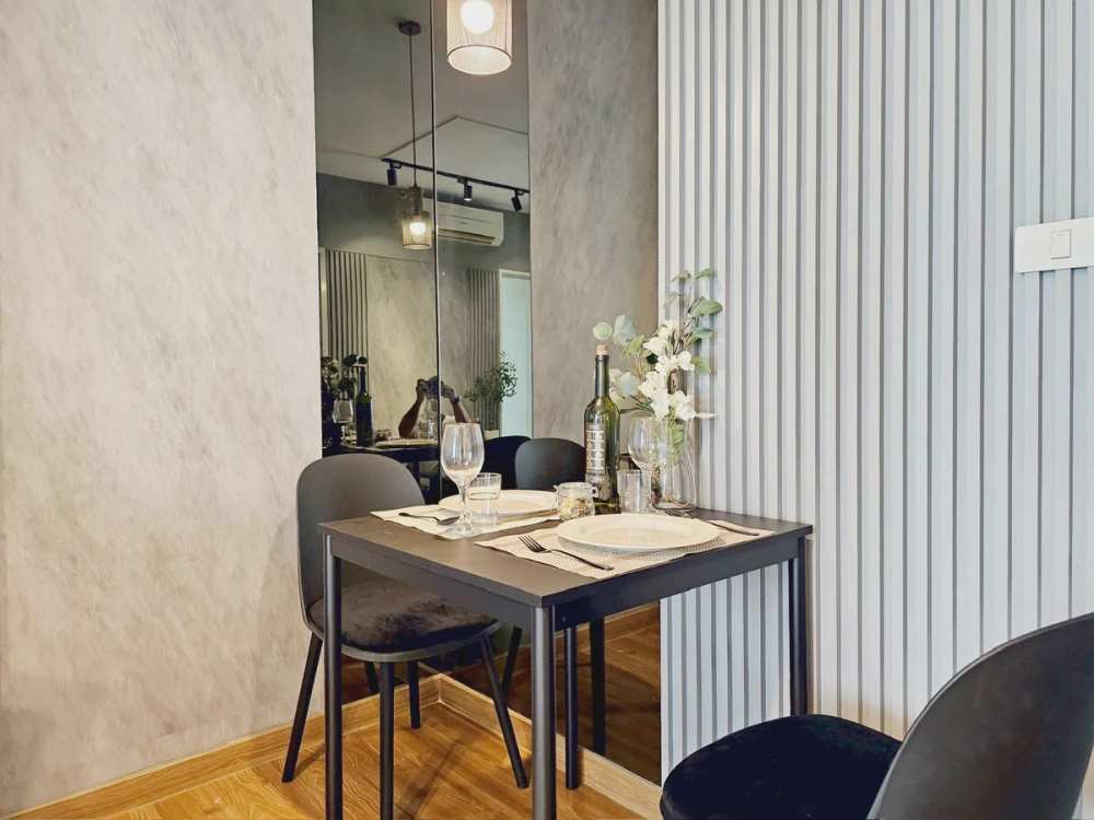 Selling a beautiful, fully furnished 11th-floor unit at Lumpini Place Phahol-Sapankhwai. Ready to move in! Book now!