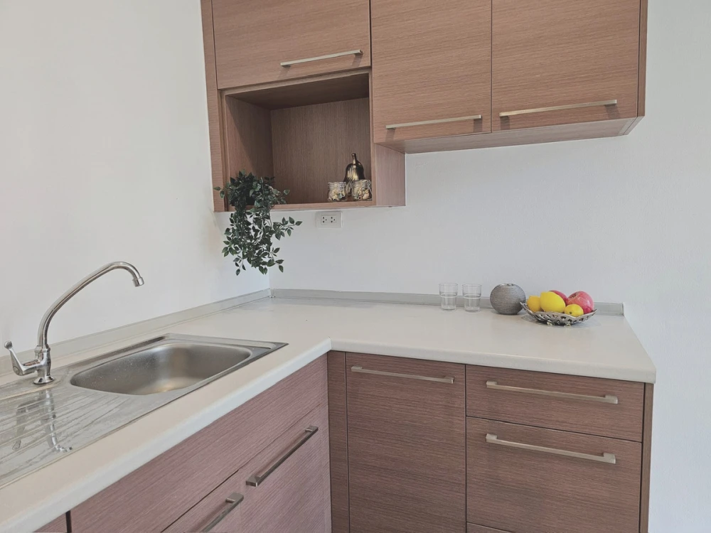 Selling a beautiful, fully furnished 11th-floor unit at Lumpini Place Phahol-Sapankhwai. Ready to move in! Book now!