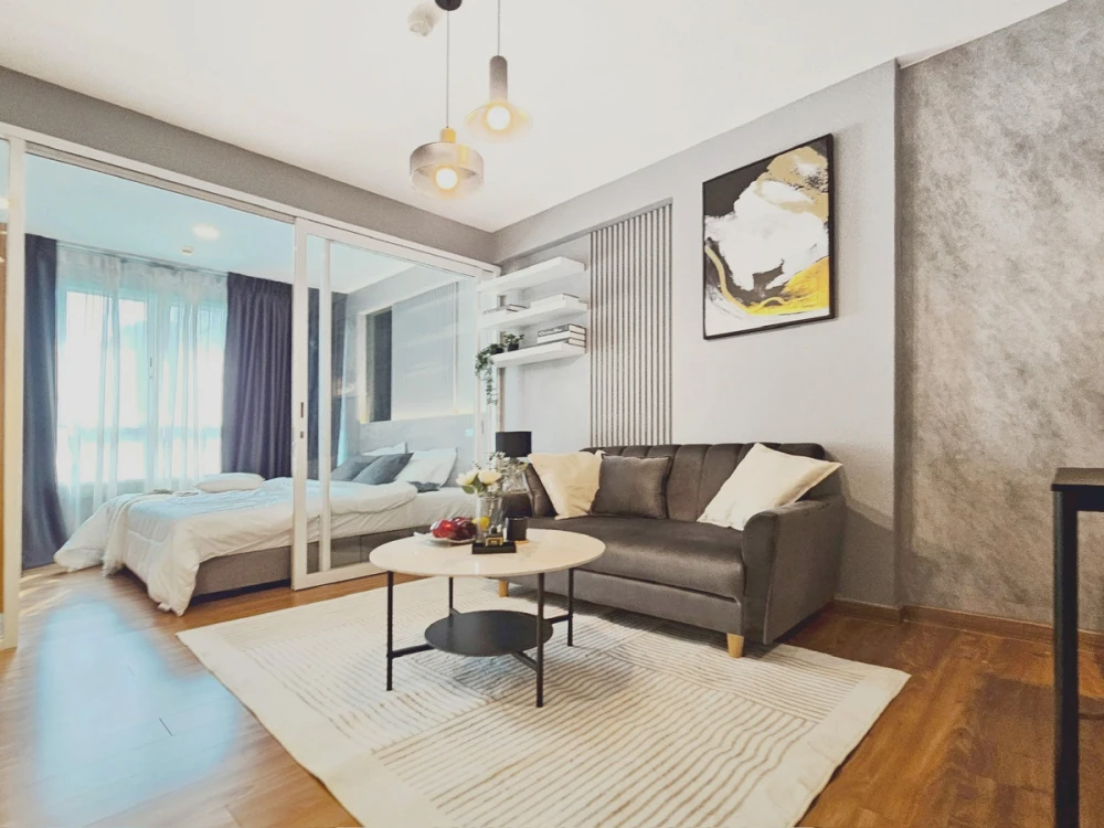 Selling a beautiful, fully furnished 11th-floor unit at Lumpini Place Phahol-Sapankhwai. Ready to move in! Book now!