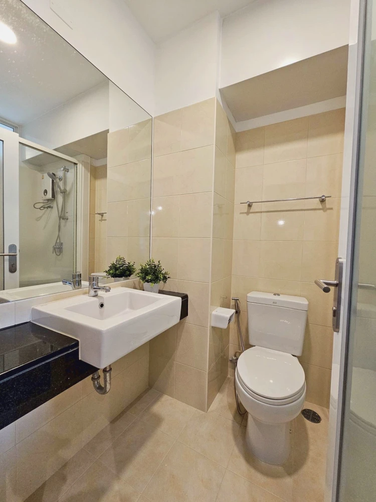 Selling a beautiful, fully furnished 11th-floor unit at Lumpini Place Phahol-Sapankhwai. Ready to move in! Book now!