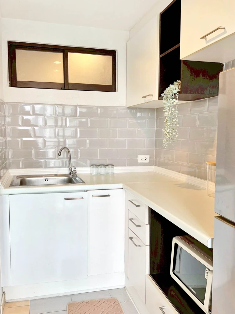 Selling ready-to-move-in condo at Lumpini Place Phahol-Sapankhwai. Includes furniture and appliances. Book now! Don't miss out! +++
