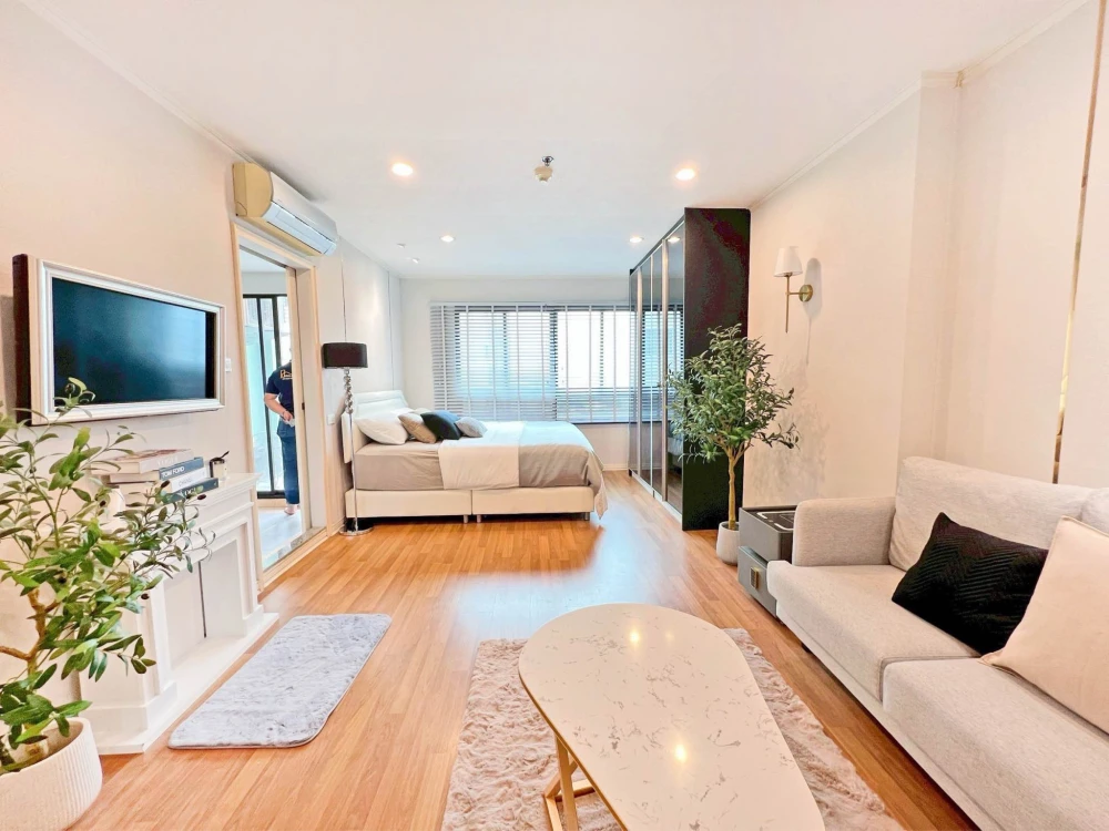 Selling ready-to-move-in condo at Lumpini Place Phahol-Sapankhwai. Includes furniture and appliances. Book now! Don't miss out! +++