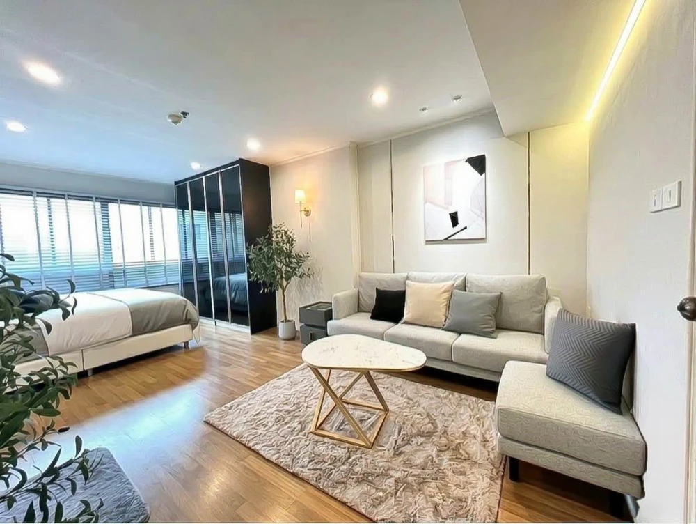 Selling ready-to-move-in condo at Lumpini Place Phahol-Sapankhwai. Includes furniture and appliances. Book now! Don't miss out! +++