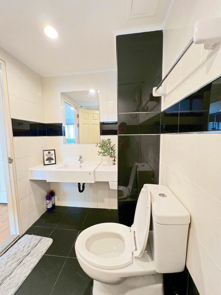 Selling ready-to-move-in condo at Lumpini Place Phahol-Sapankhwai. Includes furniture and appliances. Book now! Don't miss out! +++