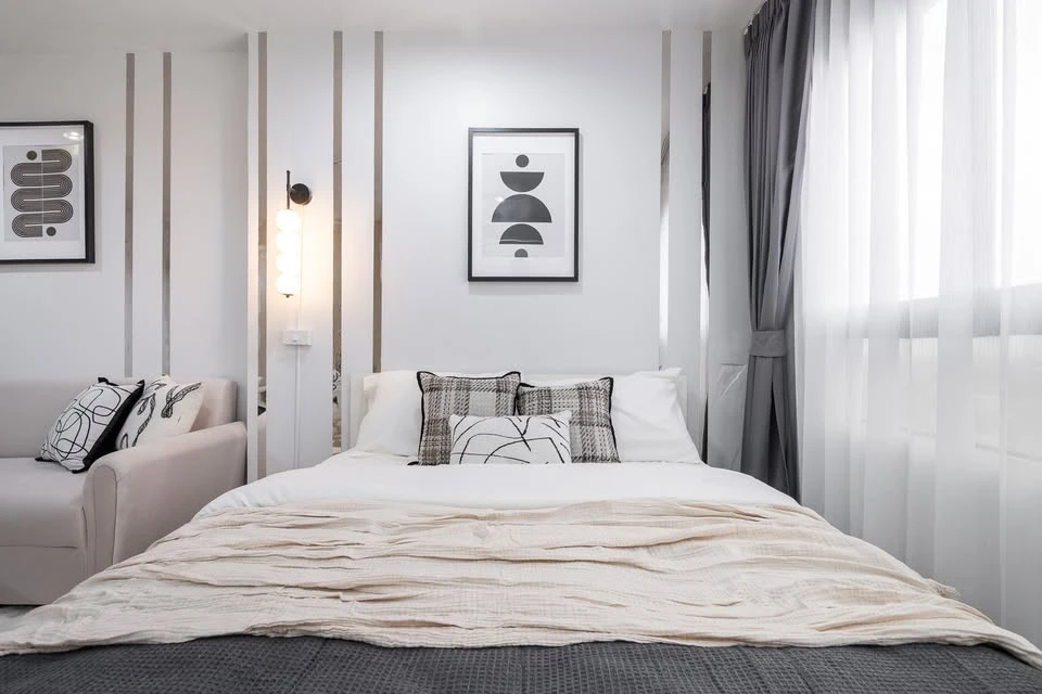Selling a lovely, fully furnished condo at Lumpini Place Pinklao. High floor, spacious and comfortable. Book now!