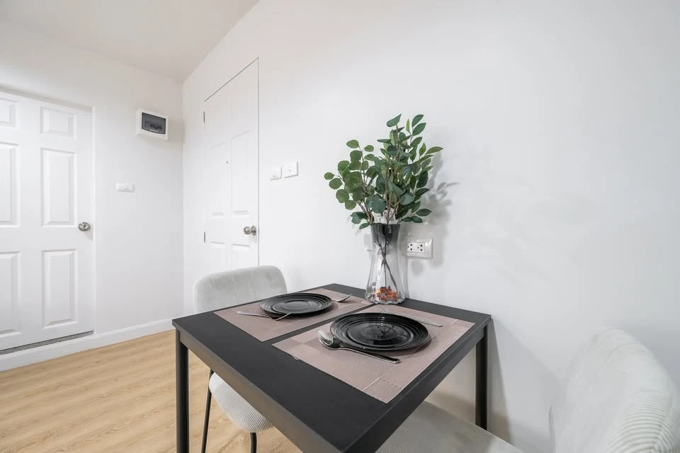 Selling a lovely, fully furnished condo at Lumpini Place Pinklao. High floor, spacious and comfortable. Book now!
