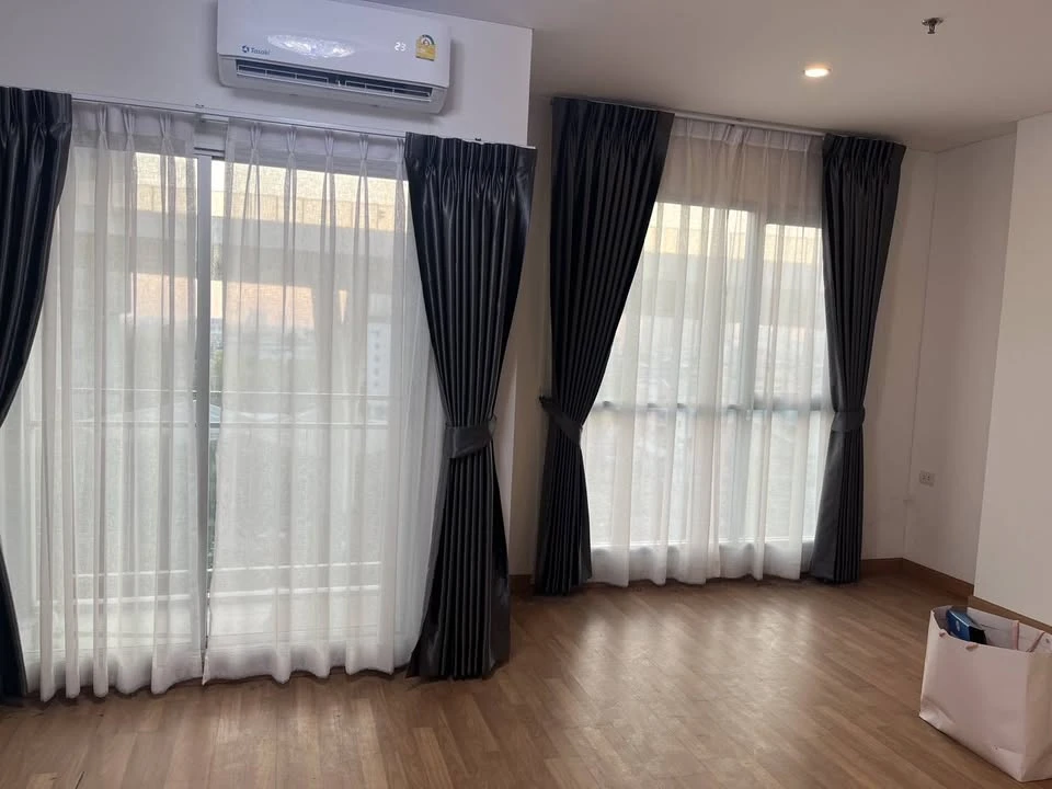 Selling an unfurnished Lumpini Place Rama 3-Riverine unit. Perfect for those who love to decorate their own space. Don't miss out! Book now before it'