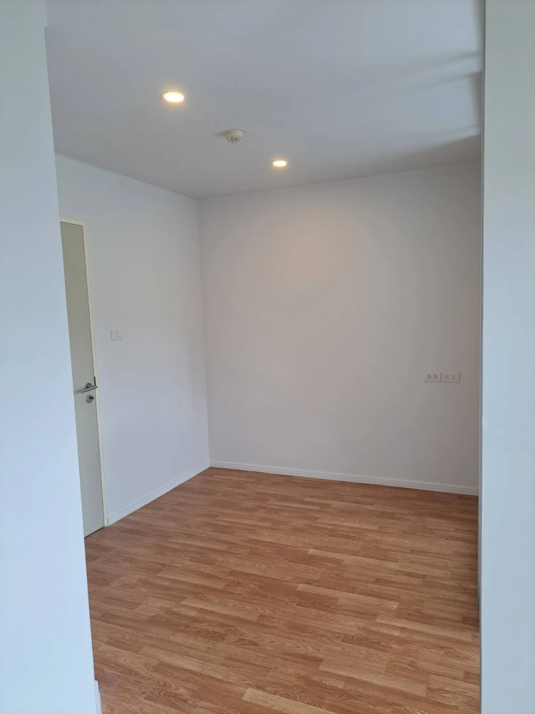 Selling a fully furnished unit at Lumpini Place Rama 4-Ratchada, 8th floor. Book now!