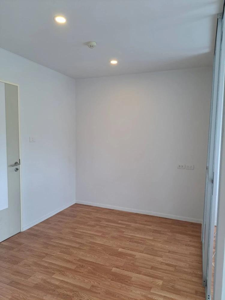 Selling a fully furnished unit at Lumpini Place Rama 4-Ratchada, 8th floor. Book now!