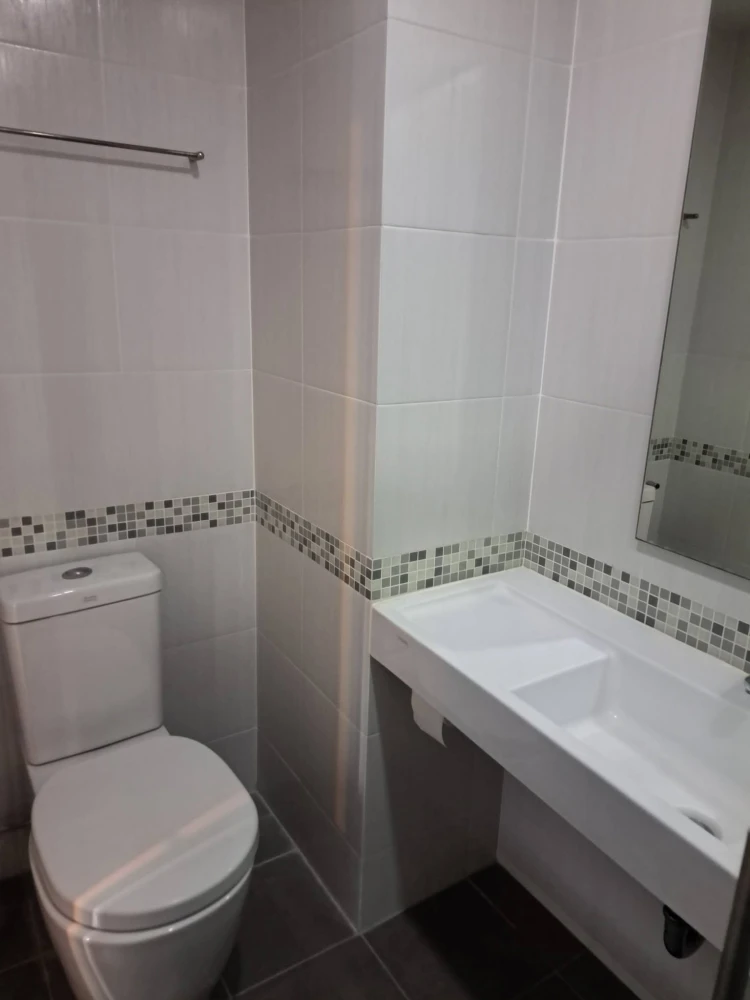 Selling a fully furnished unit at Lumpini Place Rama 4-Ratchada, 8th floor. Book now!