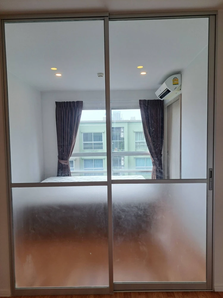 Selling a fully furnished unit at Lumpini Place Rama 4-Ratchada, 8th floor. Book now!