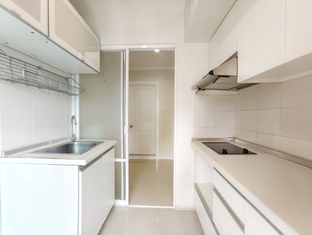 Selling Lumpini Place Rama 9–Ratchada, 11th floor, unobstructed view, no buildings blocking the view. Interested? Book now! (Urgent!)