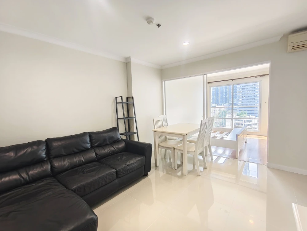 Selling Lumpini Place Rama 9–Ratchada, 11th floor, unobstructed view, no buildings blocking the view. Interested? Book now! (Urgent!)