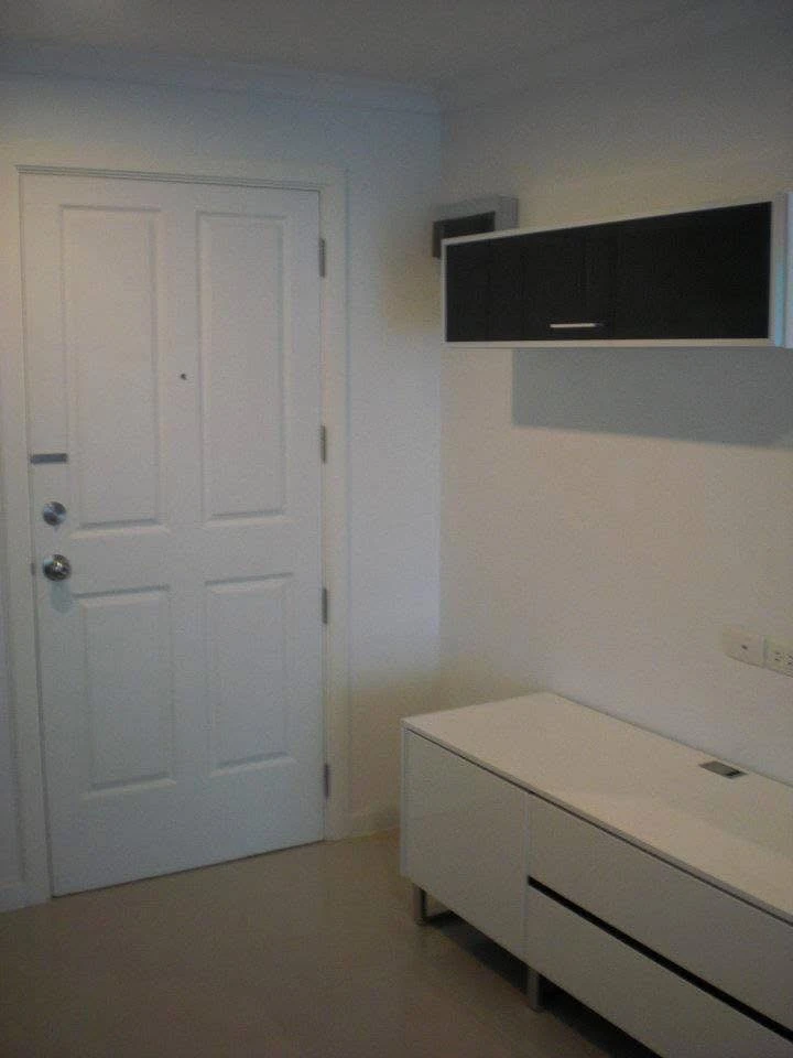 Selling Lumpini Place Rama 9–Ratchada condo unit, fully furnished with appliances, high floor, great location. Book now before it's too late!!!